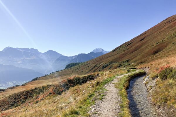 Canali d’irrigazione e panorama sul Foggenhorn