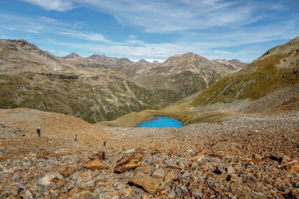 Vers les eaux turquoise du Lago Vago