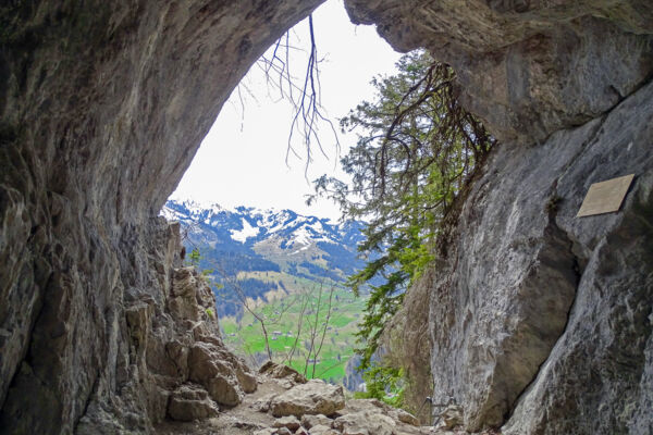 Grottes et bains dans le Simmental
