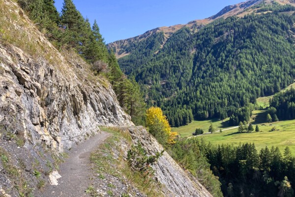 Franchir une moraine dans le Val Ferret