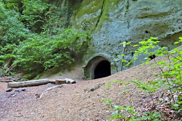 Mutprobe in der Höhle nahe Stein am Rhein