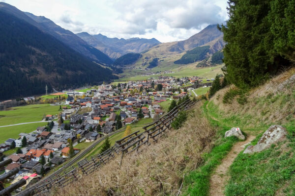 Surfaces d’arbres déracinés dans la Surselva
