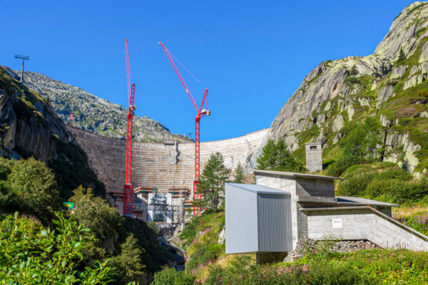 Betriebsamkeit und Ruhe am Grimselpass