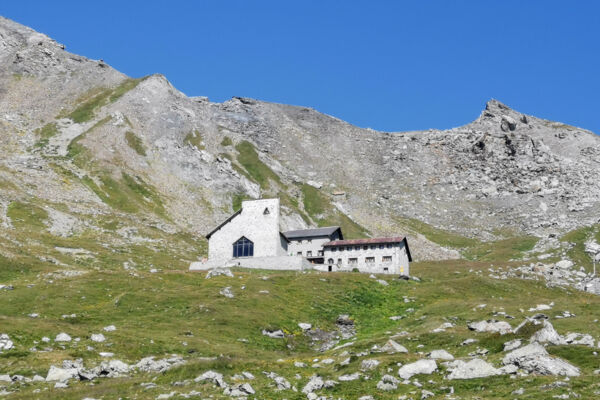 Zur Pilgerkirche oberhalb Savognin