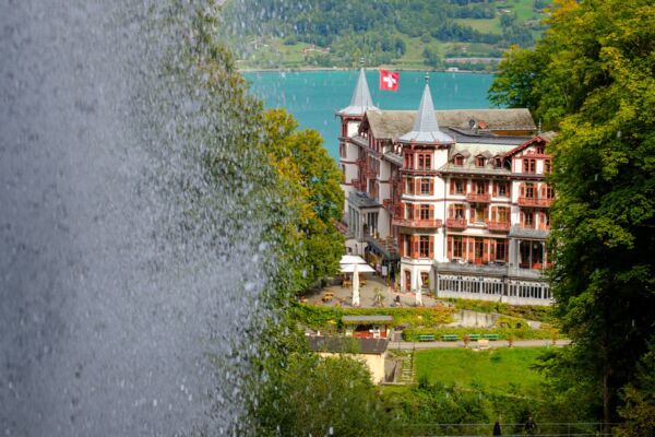 Von der Schweibenalp dem Wasser folgend