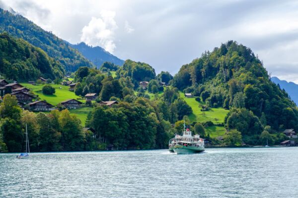 Von der Schweibenalp dem Wasser folgend