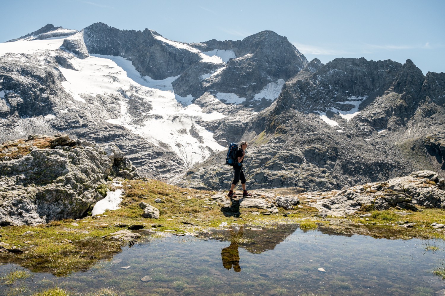 Auf dieser Alpinwanderung spielen Bergseen die Hauptrolle. Bild: Jon Guler