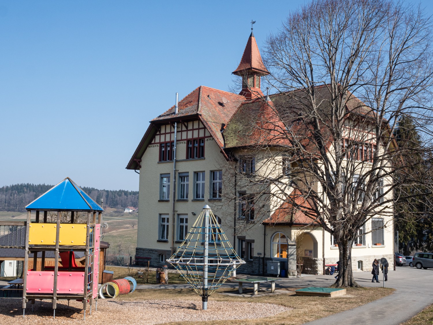L’école de Schiltwald. Aujourd’hui, le bâtiment est toujours utilisé à des fins scolaires. Photo: Barbara Graber