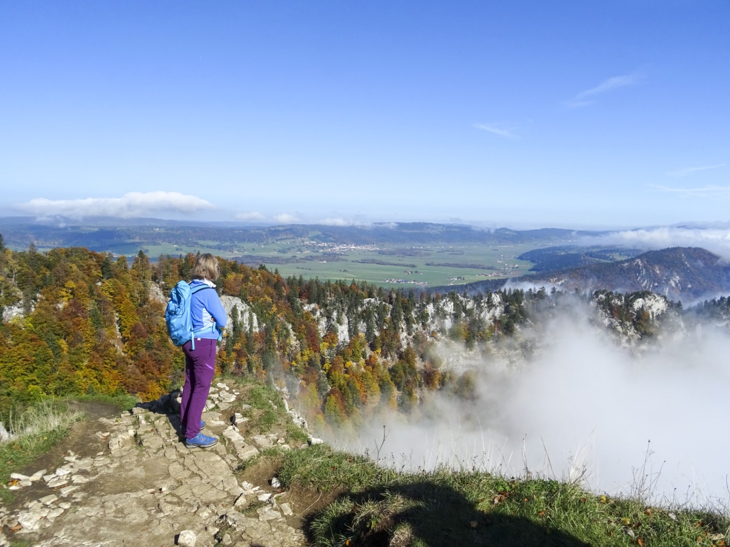 Derrière les rochers du Creux du Van s’étend la haute Vallée des Ponts. Photo: Sabine Joss