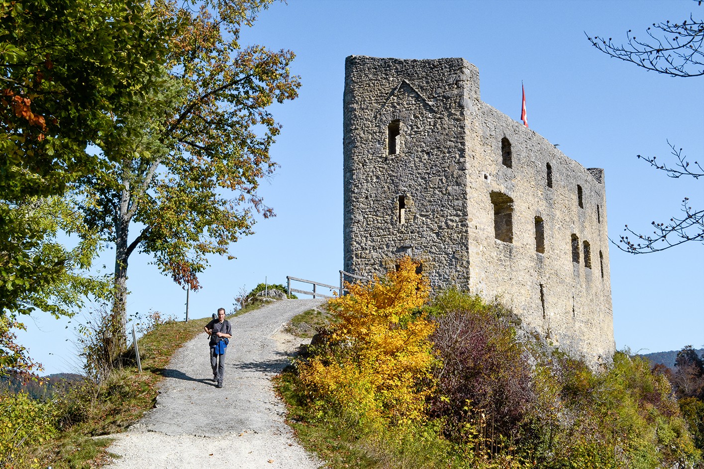 Hoch über Zullwil thront die Ruine Gilgenberg.
Bilder: Sabine Joss