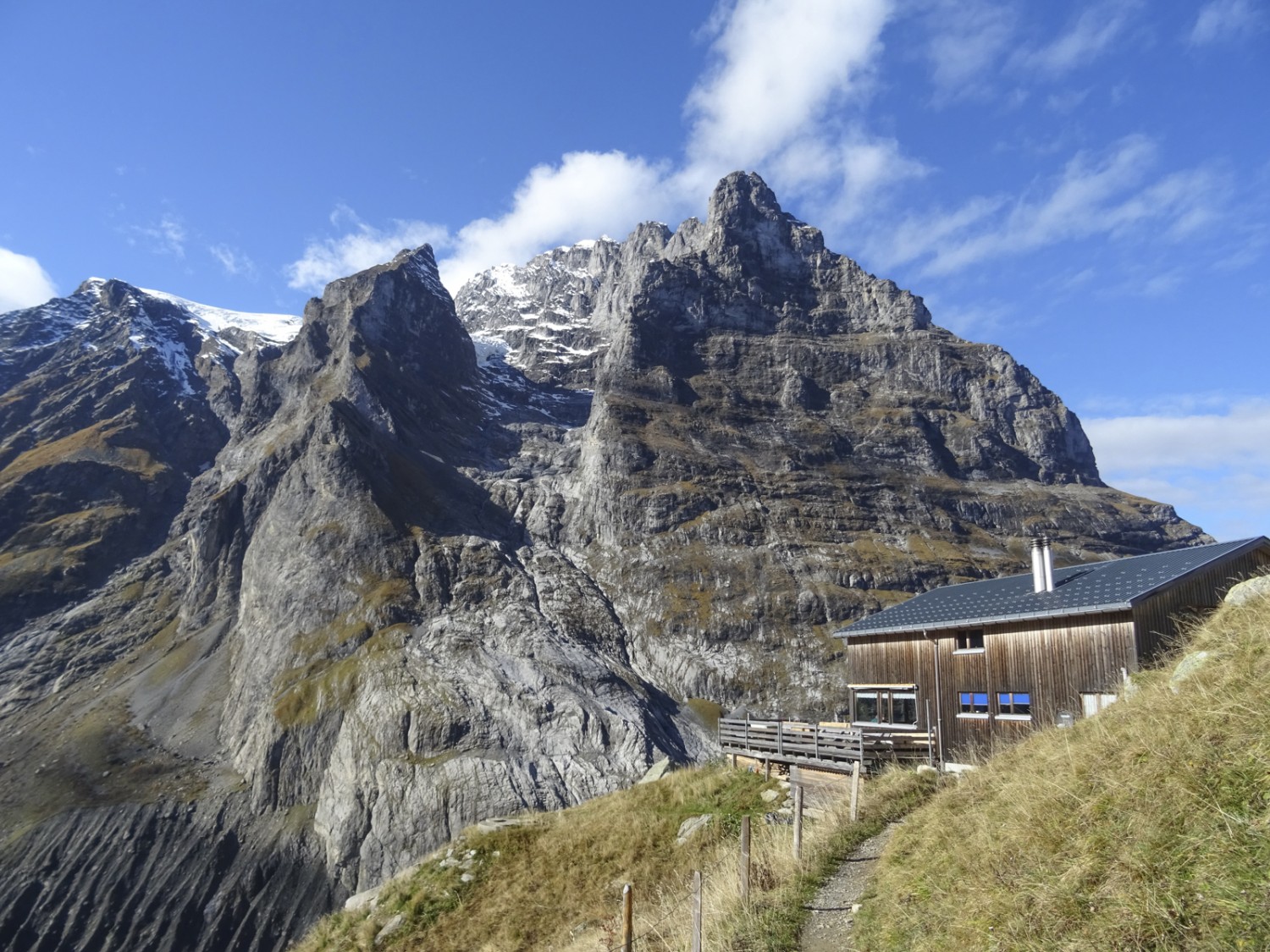 Das Berghaus Bäregg, im Hintergrund der Eiger. Bild: Sabine Joss