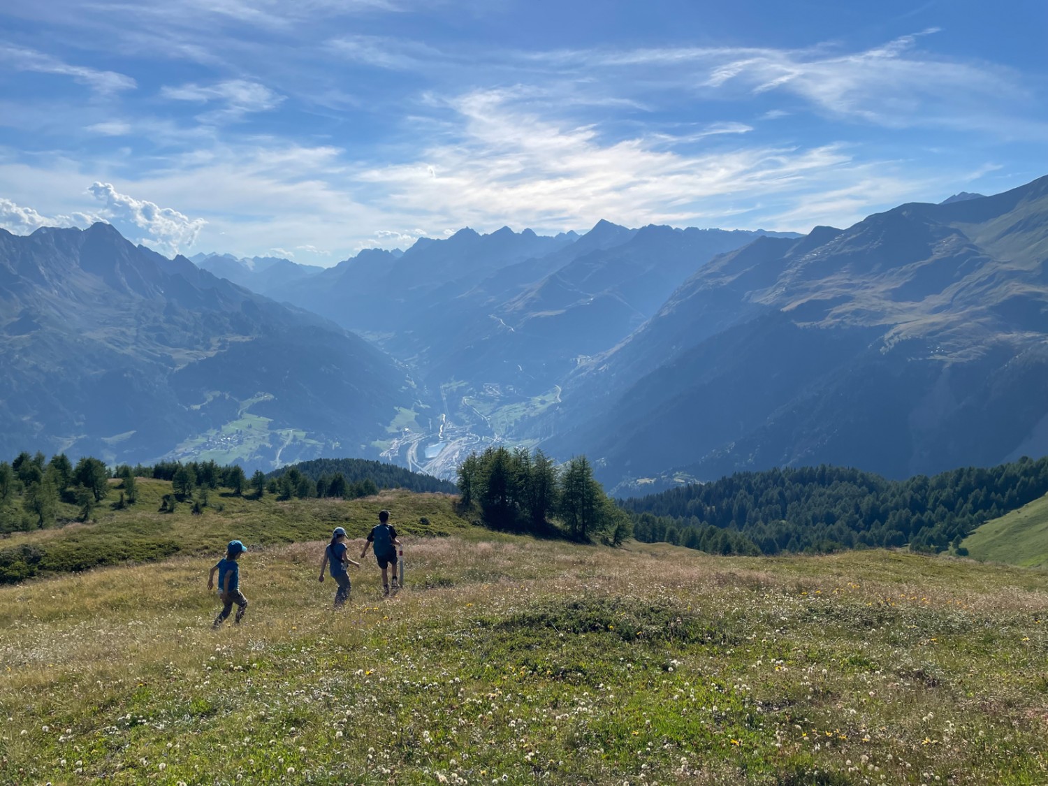 Abstieg mit Blick Richtung Gotthard. Bild: Rémy Kappeler
