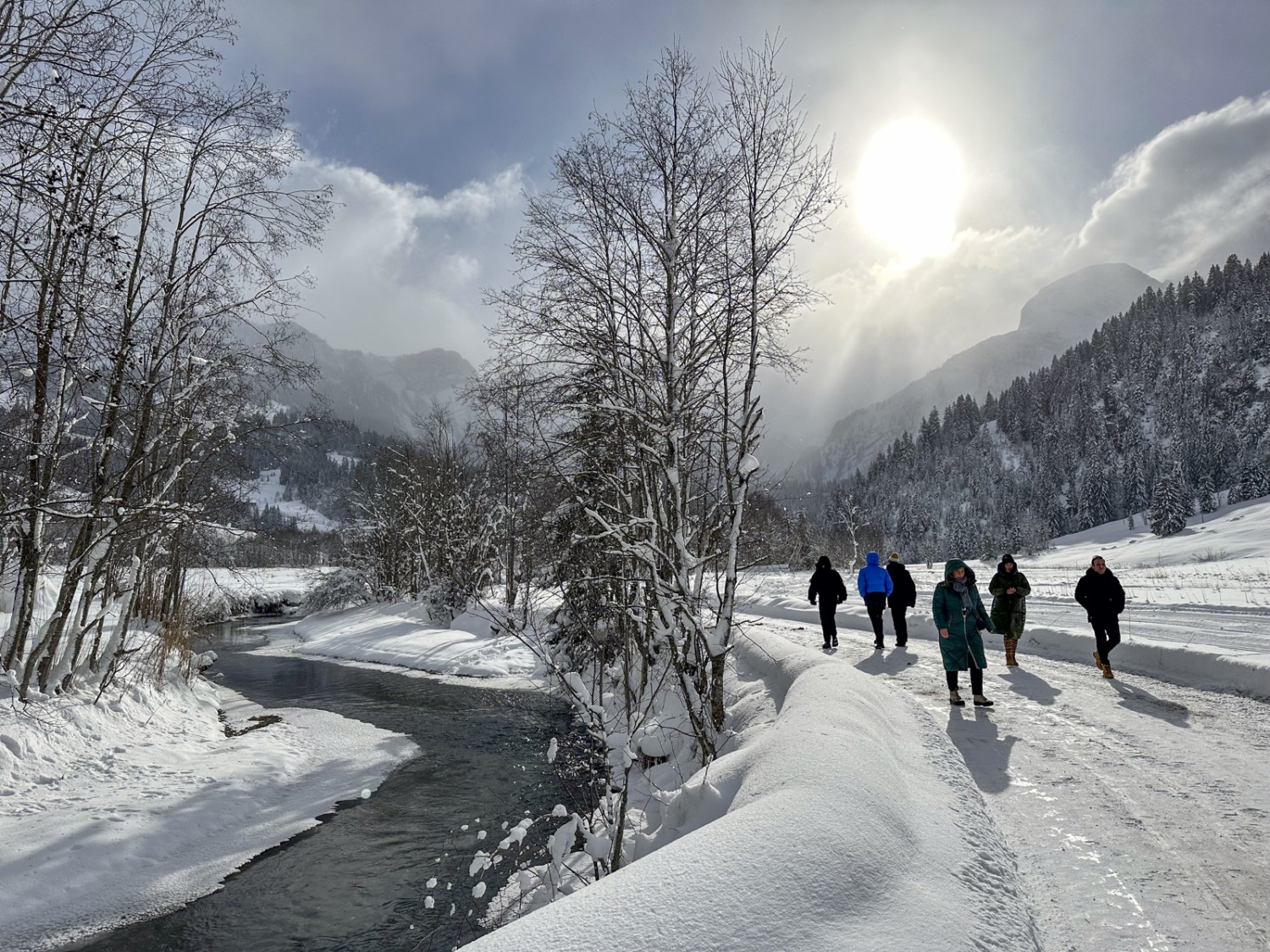 Der Winterwanderweg führt dem Louwibach entlang. Bild: Thomas Gloor