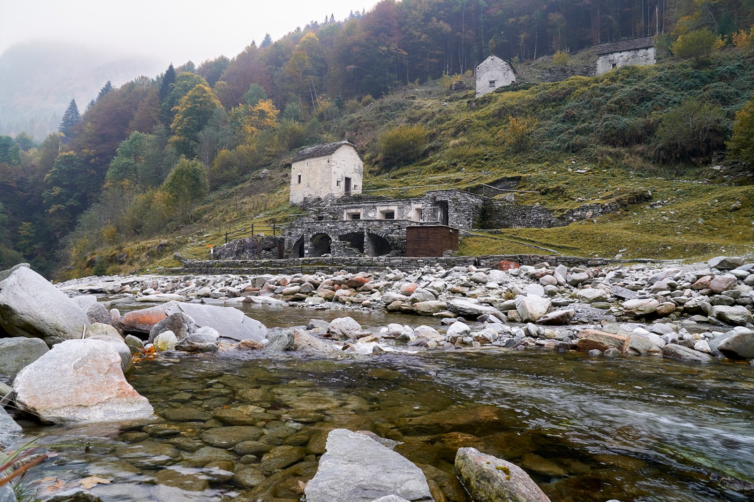 Der Isorno fliesst bei Bagni di Craveggia in die Schweiz. Bilder: Peter Kleiner