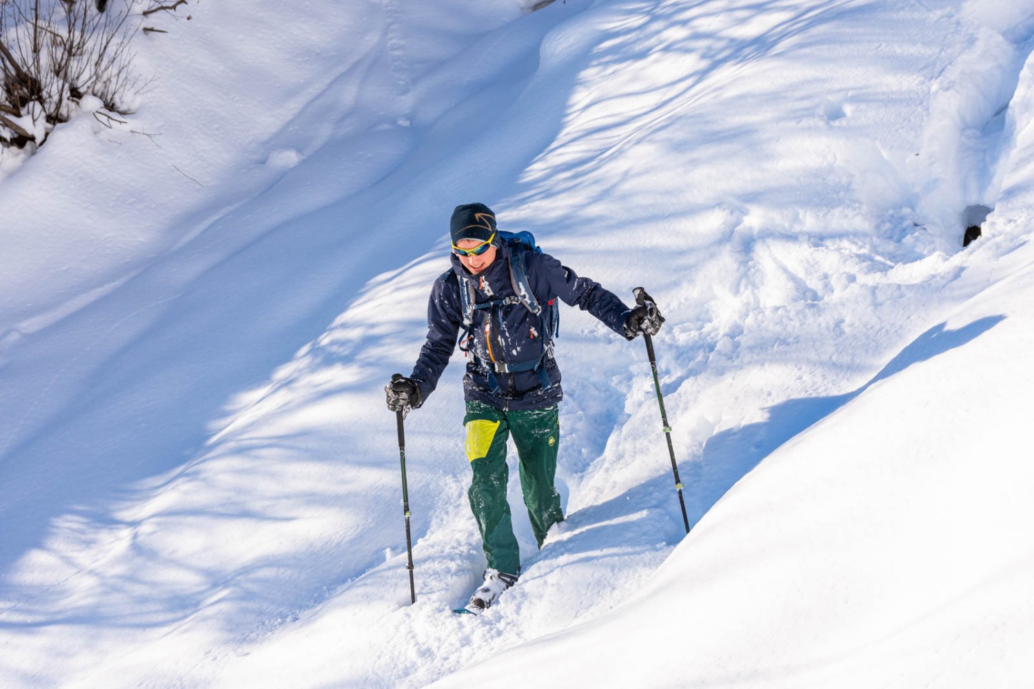 La poudreuse rend la randonnée en raquettes bien plus amusante. Photo: Franz Ulrich