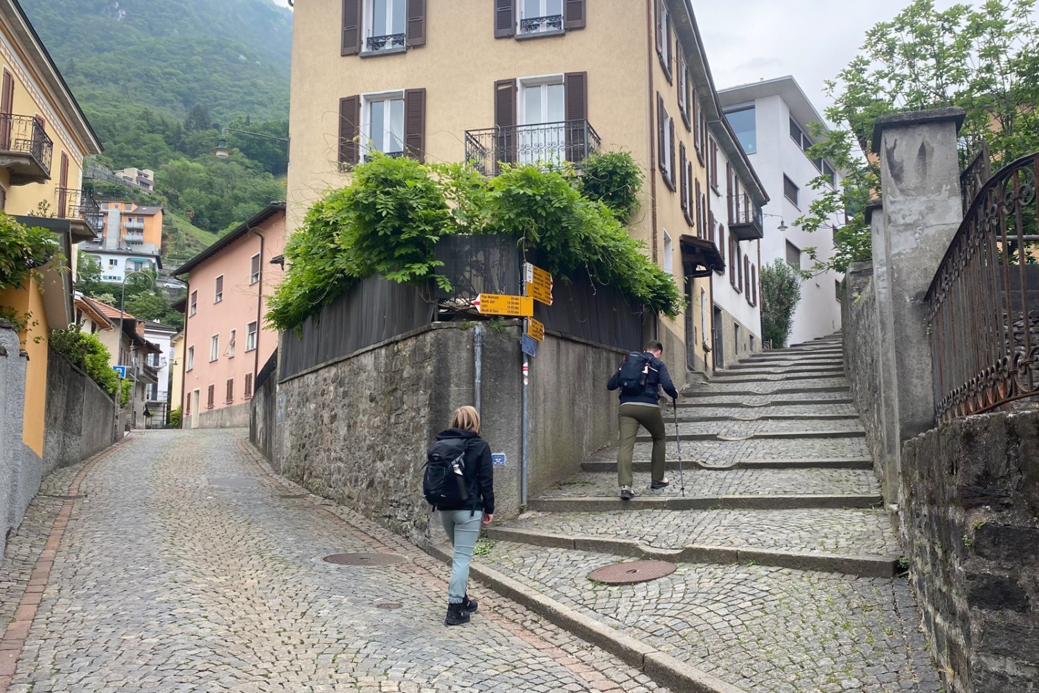 Die Wanderung beginnt in den Gassen von Bellinzona. Bild: Loïc von Matt