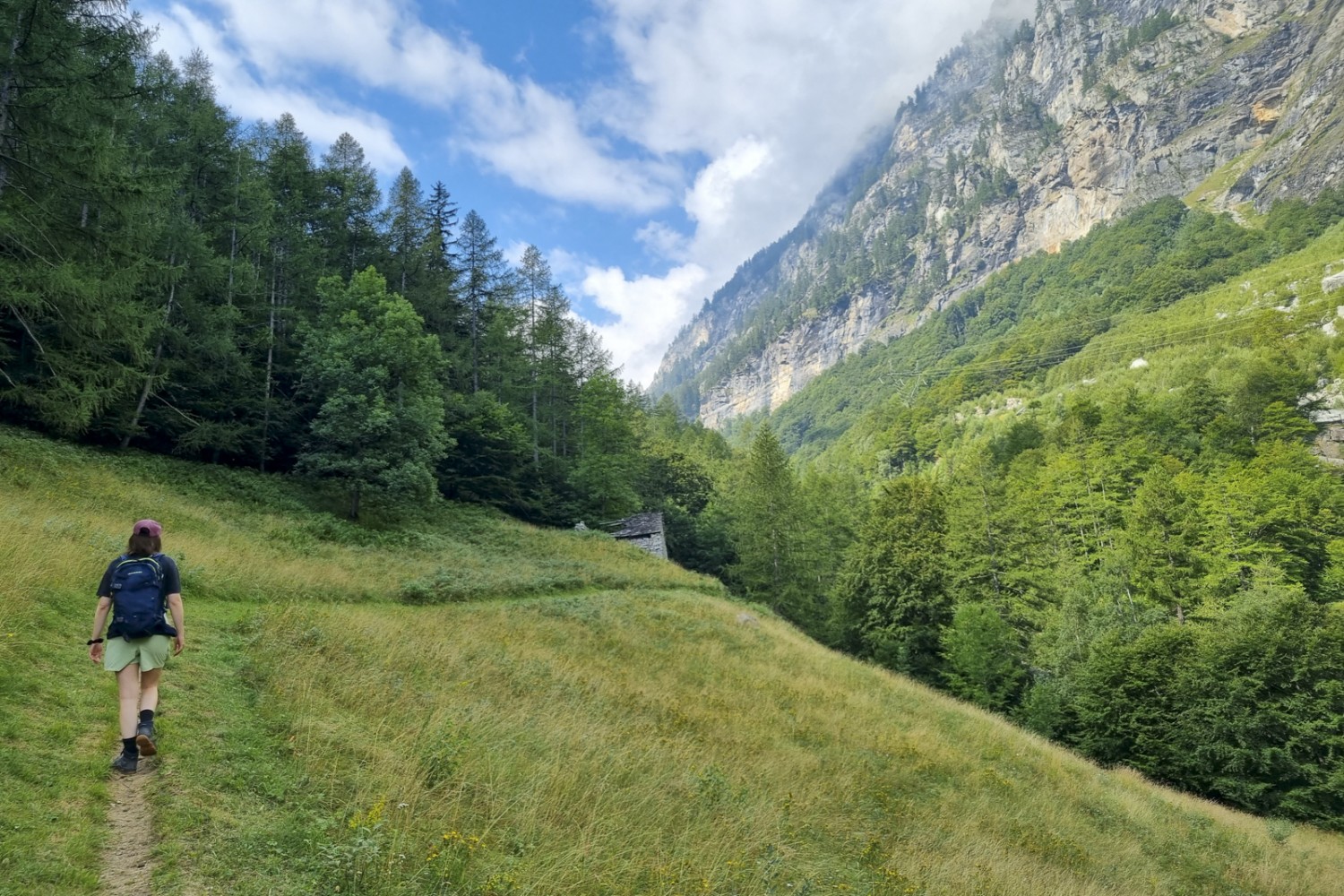 Auf schmalen Pfaden geht es ins wilde Zwischbergental.Bild: Nathalie Stöckli