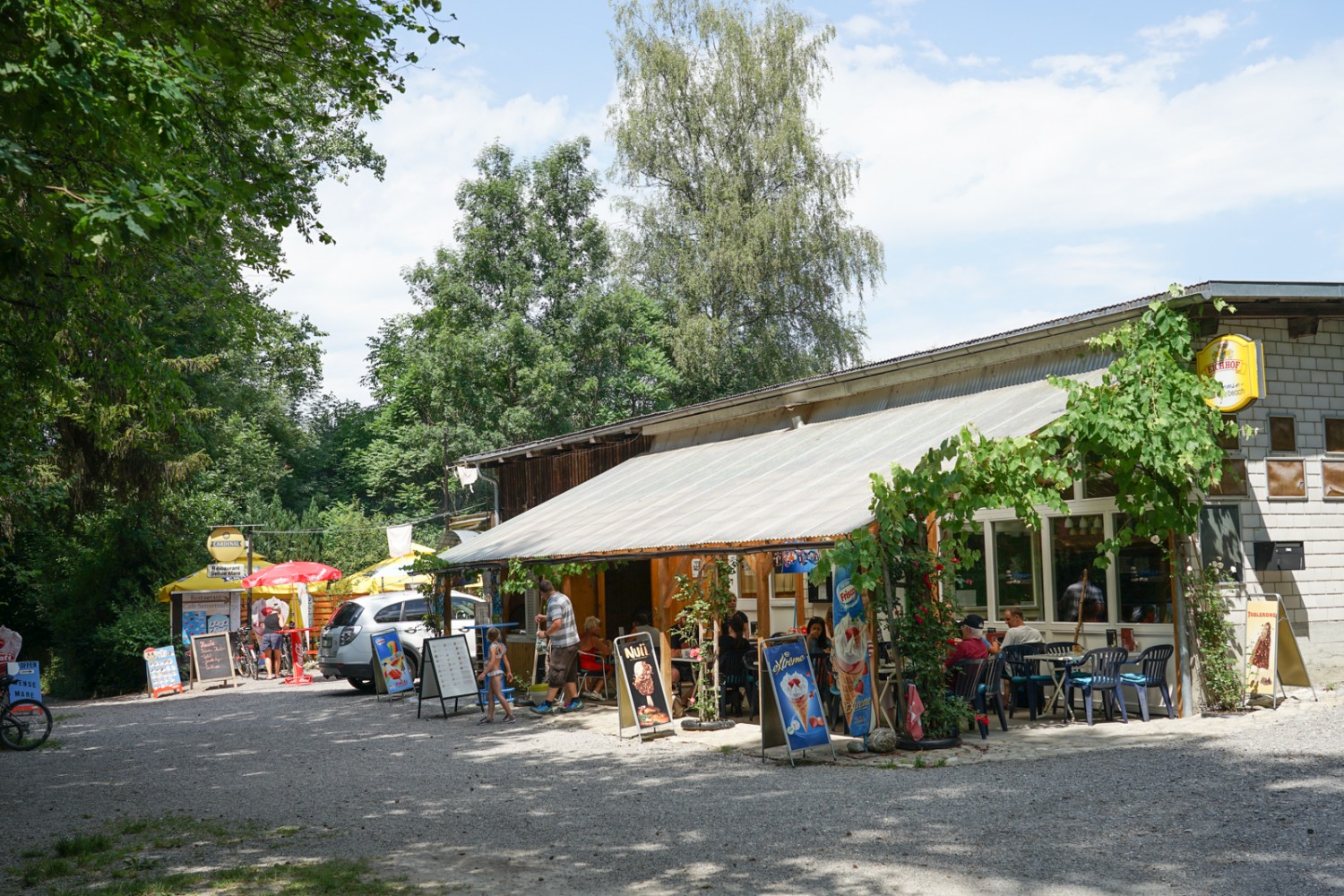 In der Sensematt gibt es gleich zwei Restaurants direkt am Fluss. Bild: Reto Wissmann