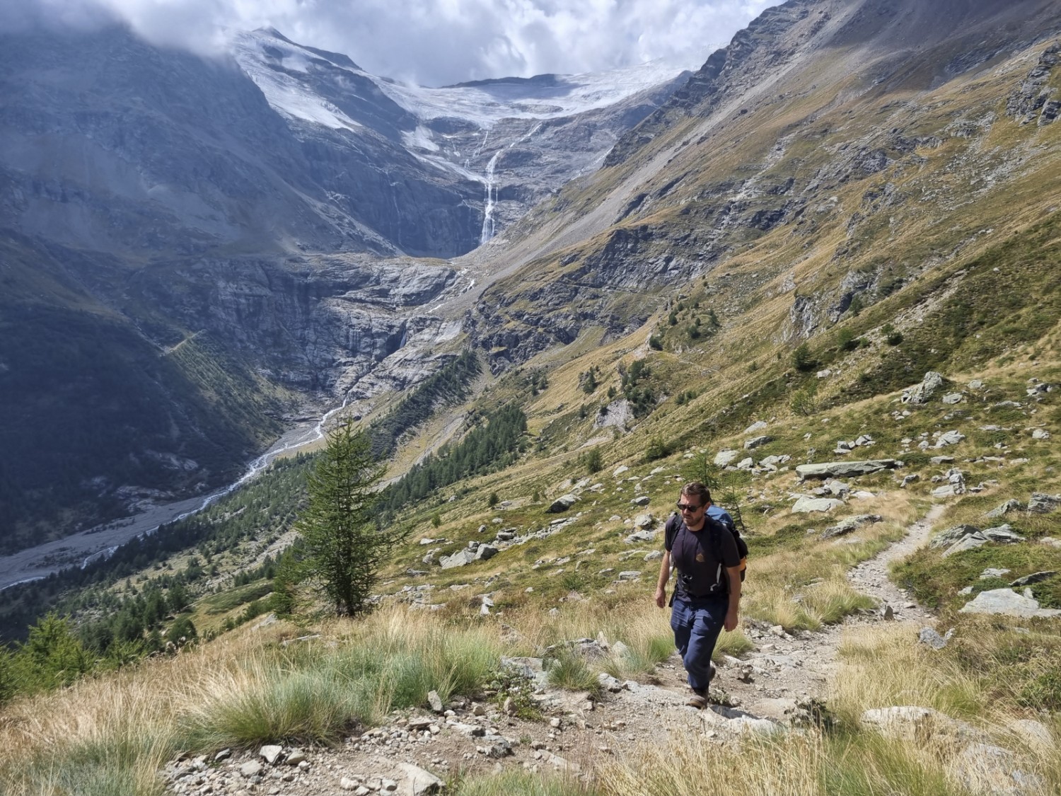 Pendant la montée vers Sassal Mason, avec le glacier du Palü en arrière-plan. Photo: Nathalie Stöckli