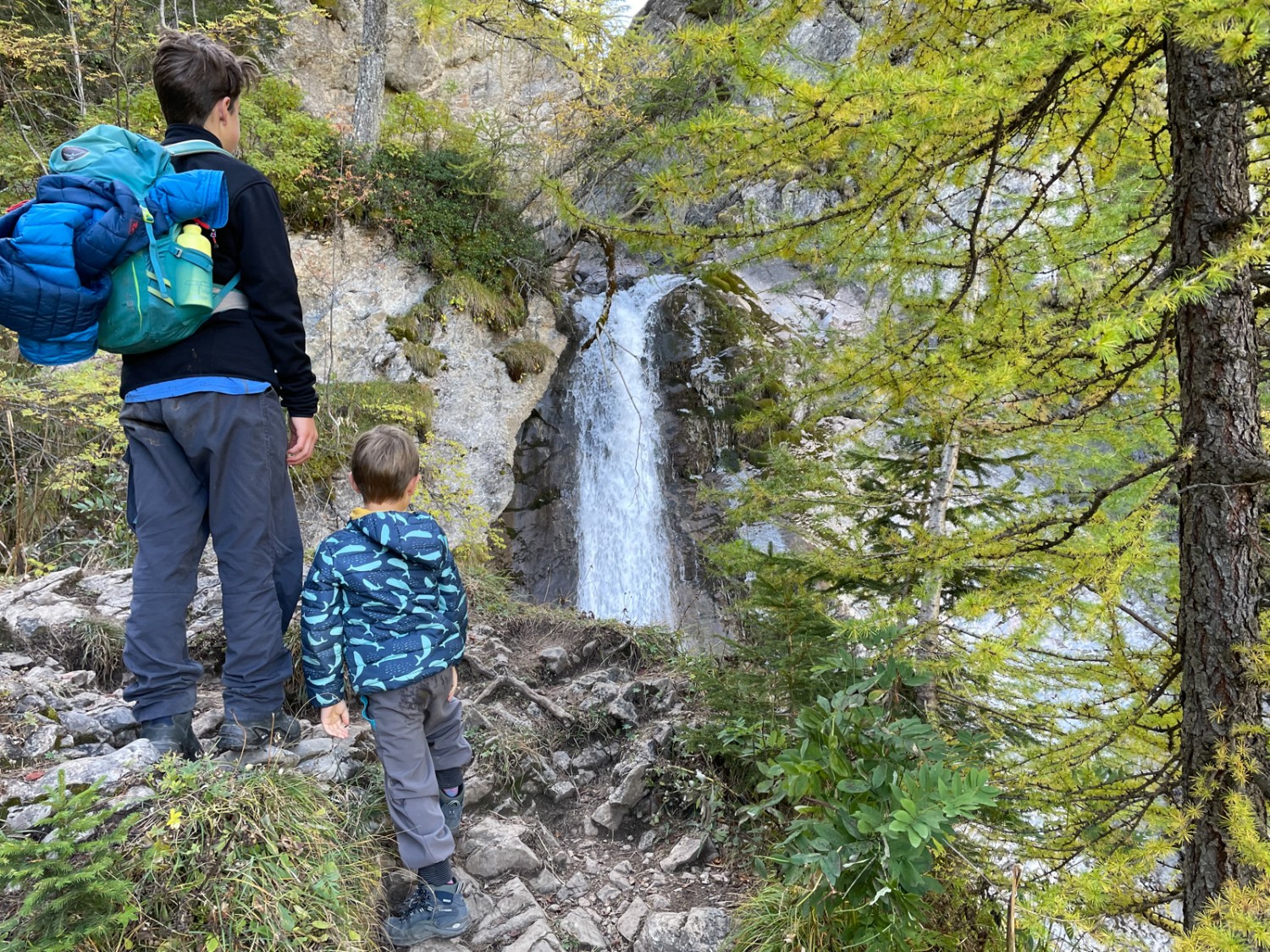 Bereits der erste Wasserfall bei In de Dole ist eindrücklich. Bild: Rémy Kappeler