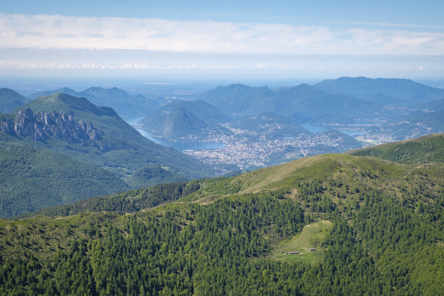 Weit unten sieht man die Kammroute und Lugano. Bild: Iris Kürschner