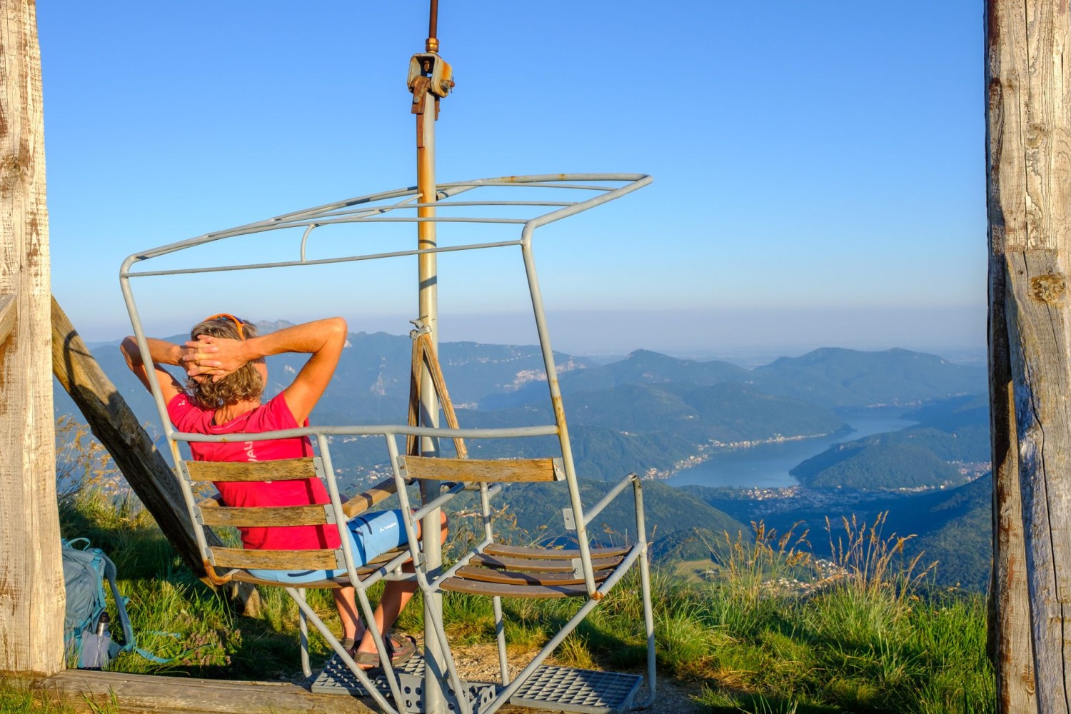 Ruhebank-Recycling am Monte Lema am zweiten Wandertag.