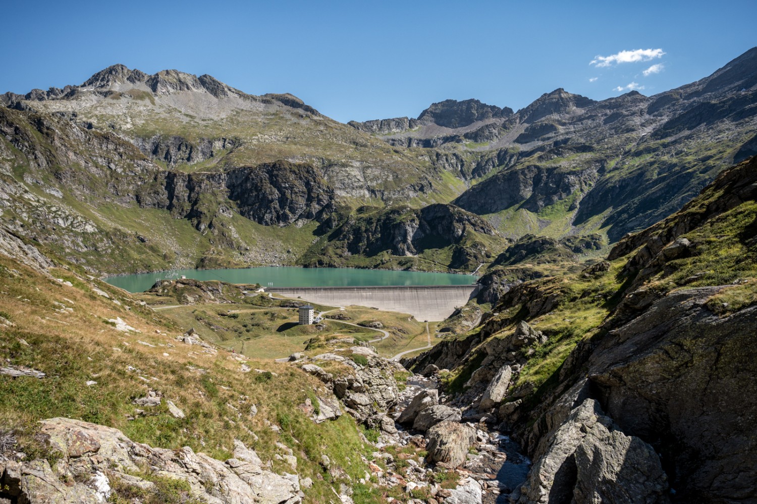 Blick zurück auf den Lago di Robièi, der Startpunkt der Wanderung. Bild: Jon Guler