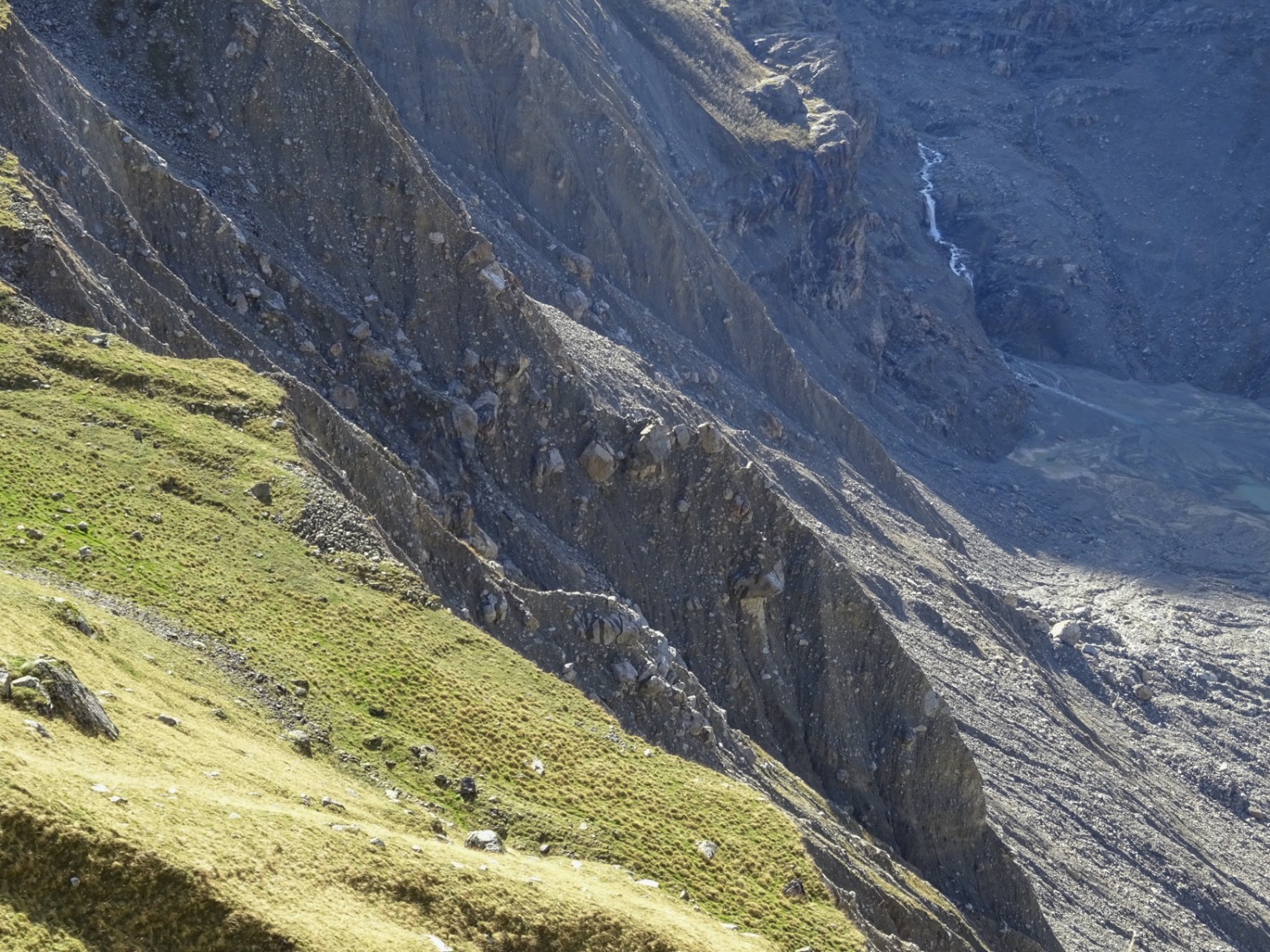 La moraine au-dessus du glacier inférieur de Grindelwald ne cesse de glisser. Photo: Sabine Joss