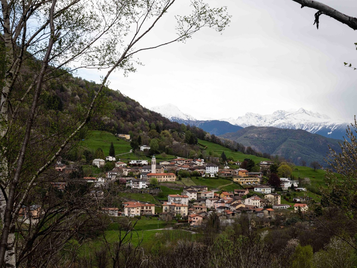 Sicht auf Arosio von der Alpe Agra.