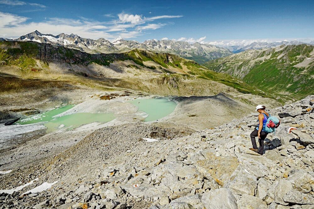 Le glacier de Witenwasseren et ses petits lacs; la cabane Rotondo au second plan