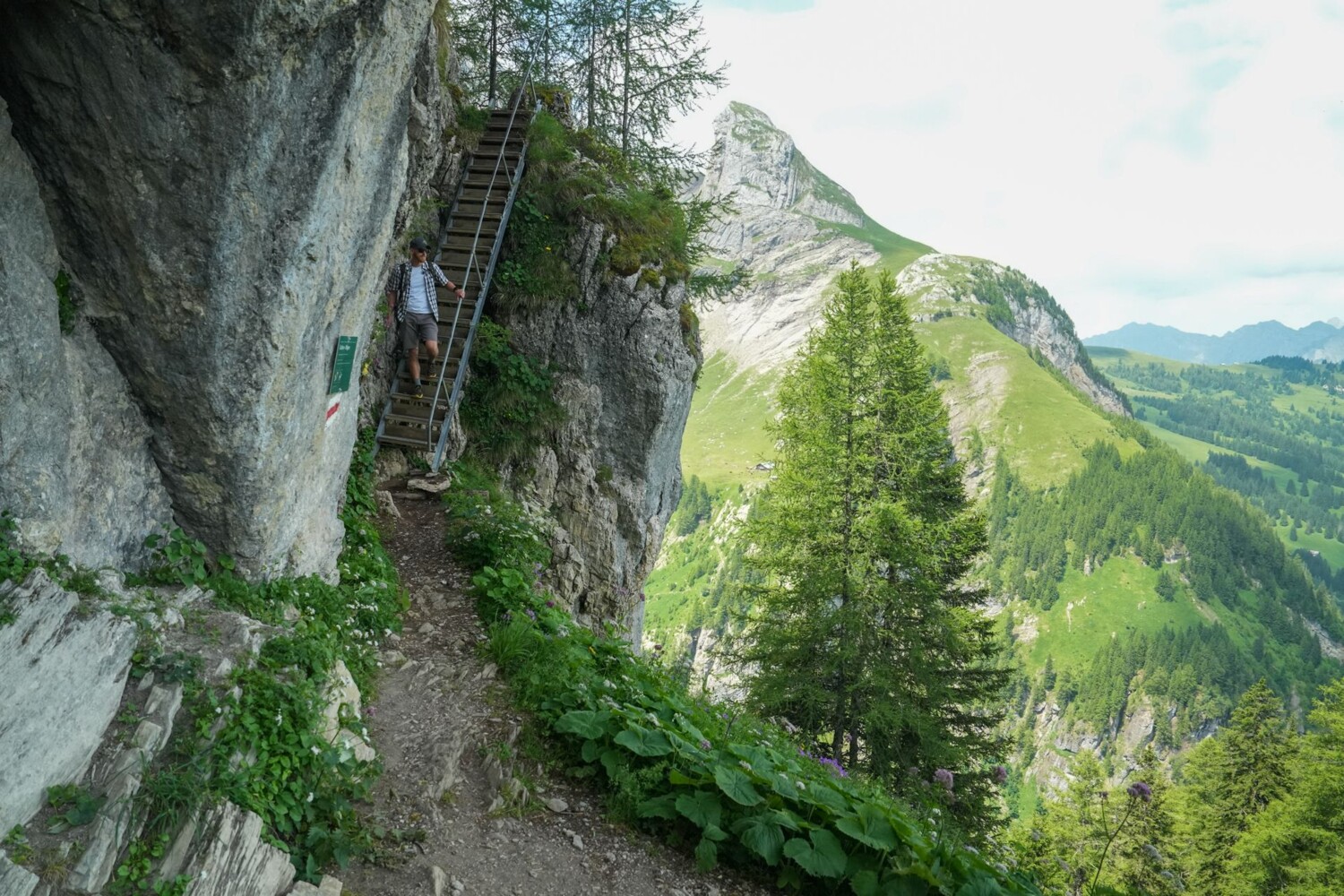Au Gältetrittli: un passage bien sécurisé sur le chemin du retour via le Chüetungel.