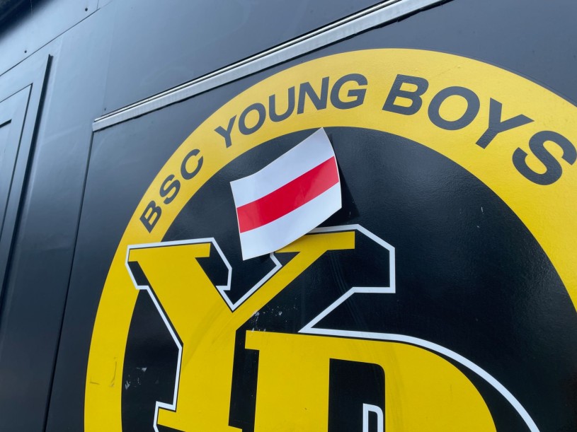 YB Logo rot