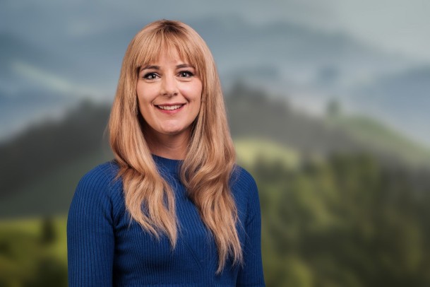 Vera_In-Albon_0602_bg