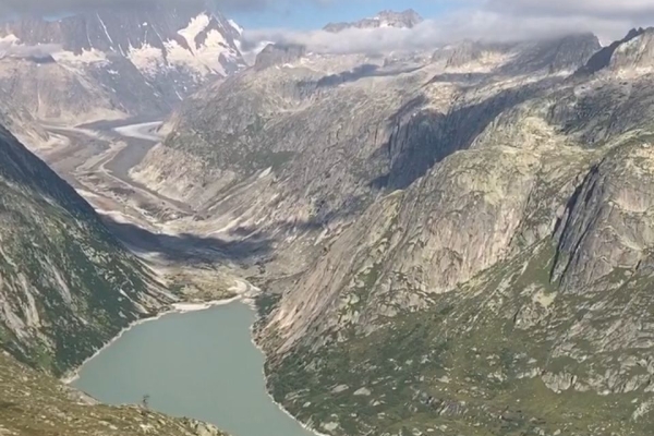 Dem Grimselsee entlang