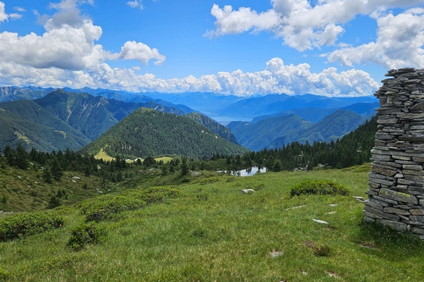 Paesaggi spettacolari: il laghetto di Salei e l’ altalena panoramica al Pizzo Zucchero