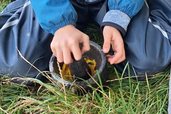 Wandererlebnis: Naturfarben herstellen und malen