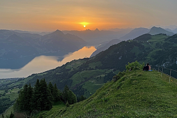 Sonnenaufgang mit Älplerzmorgä auf der Musenalp