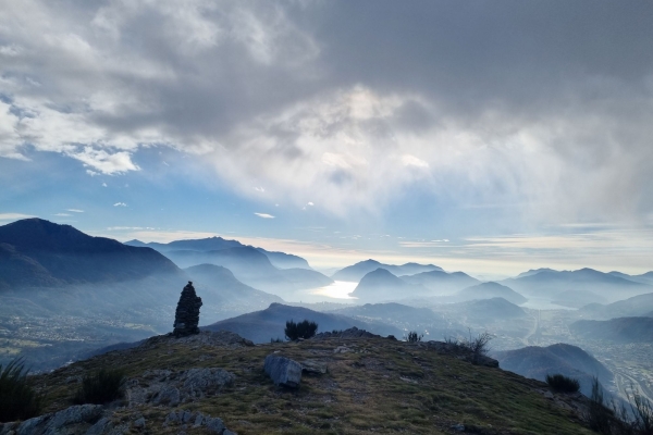 Una terrazza sul golfo di Lugano, il Monte Bigorio
