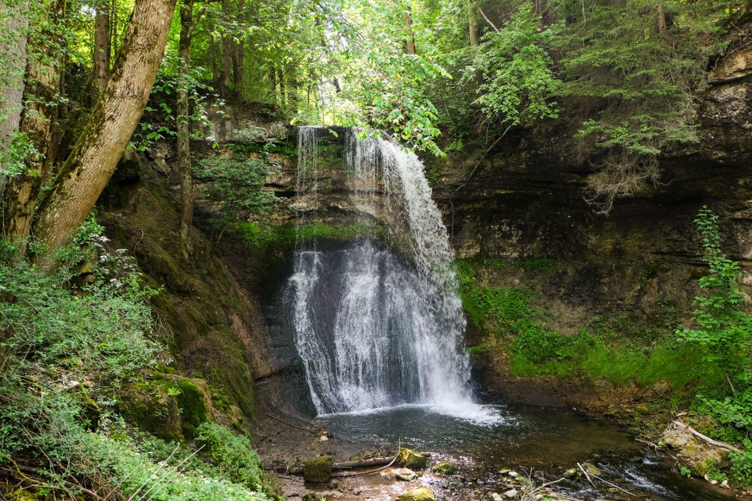 Bei Gradli wird aus dem Dütschbach ein Wasserfall.