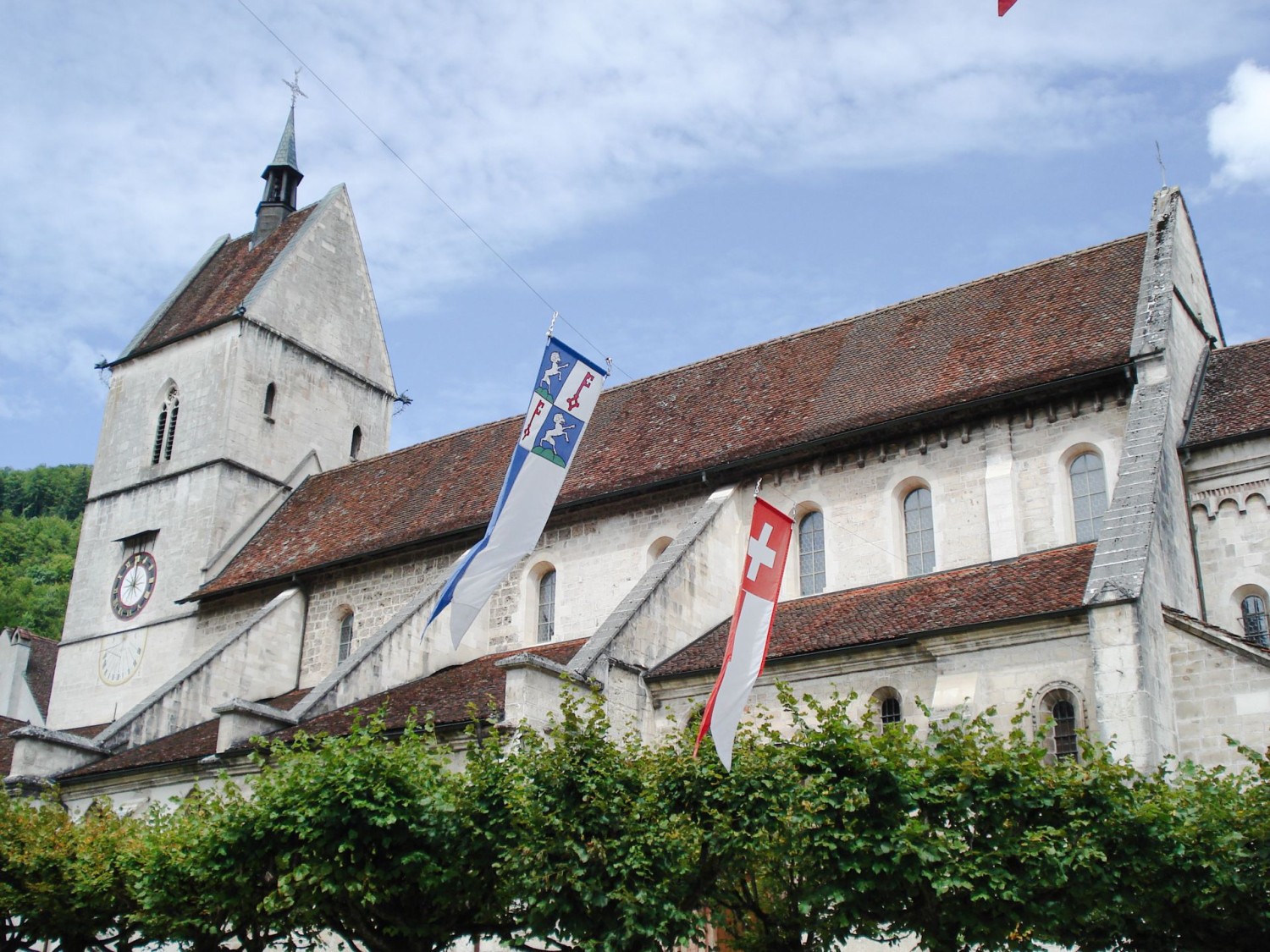 Zuerst wird das mittelalterliche Städtchen St-Ursanne besucht.