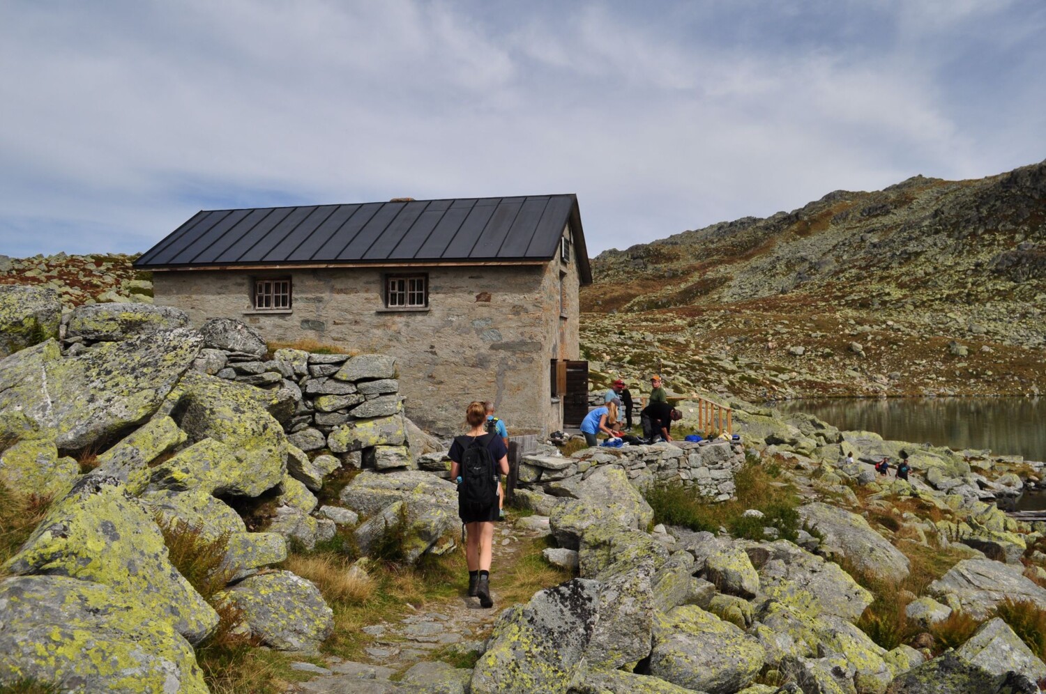 Près de la Seehütte: la modeste cabane en pierre nichée entre les rochers n’est pas gardée.
