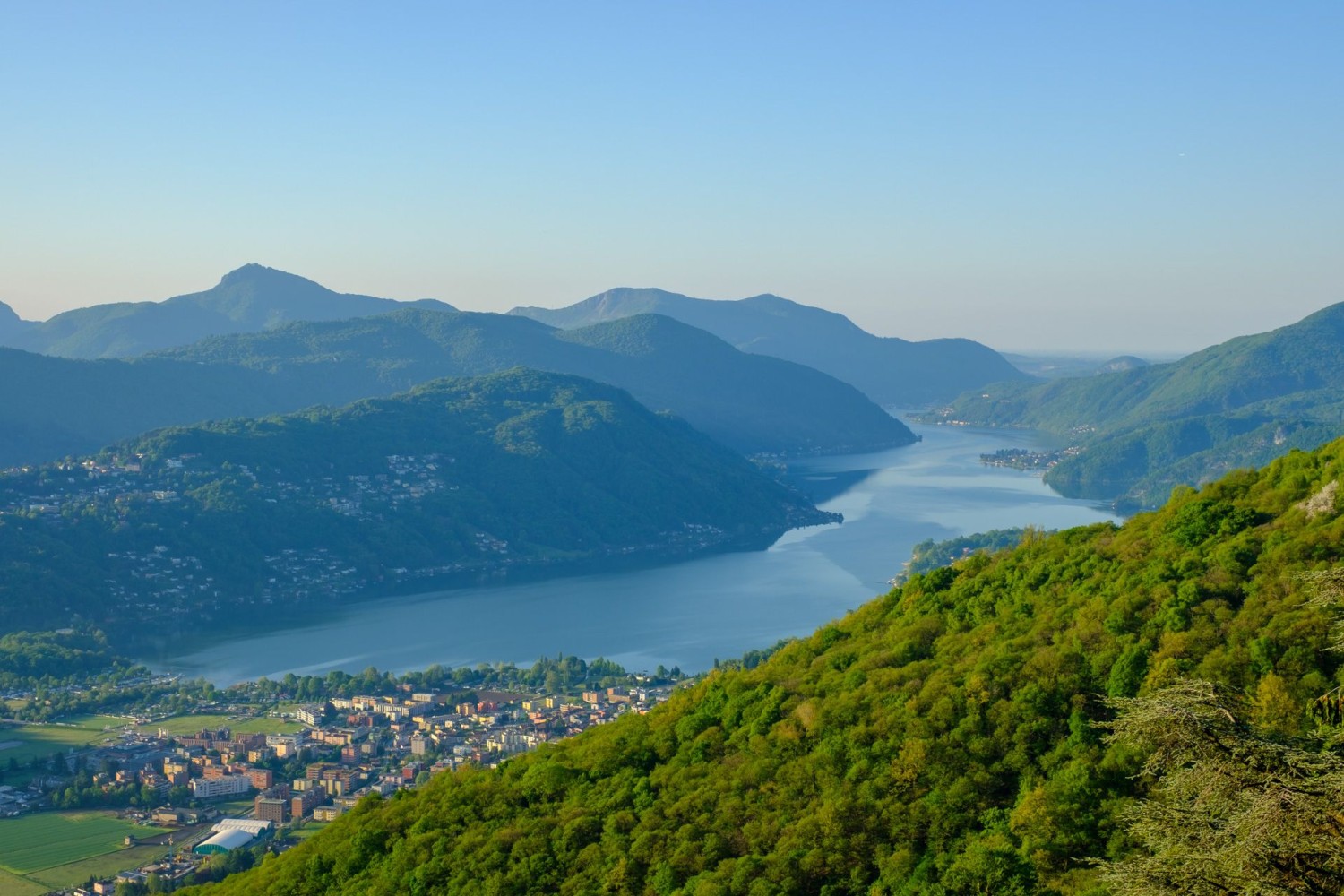 Vue de rêve depuis Cademario et le lac de Lugano