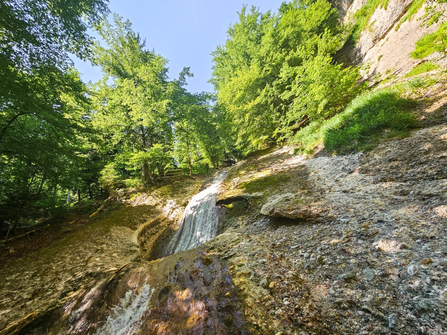 Entlang der Wanderung gibt es mehrere Wasserfälle zu bestaunen und die Möglichkeit, ein Bad zu nehmen.