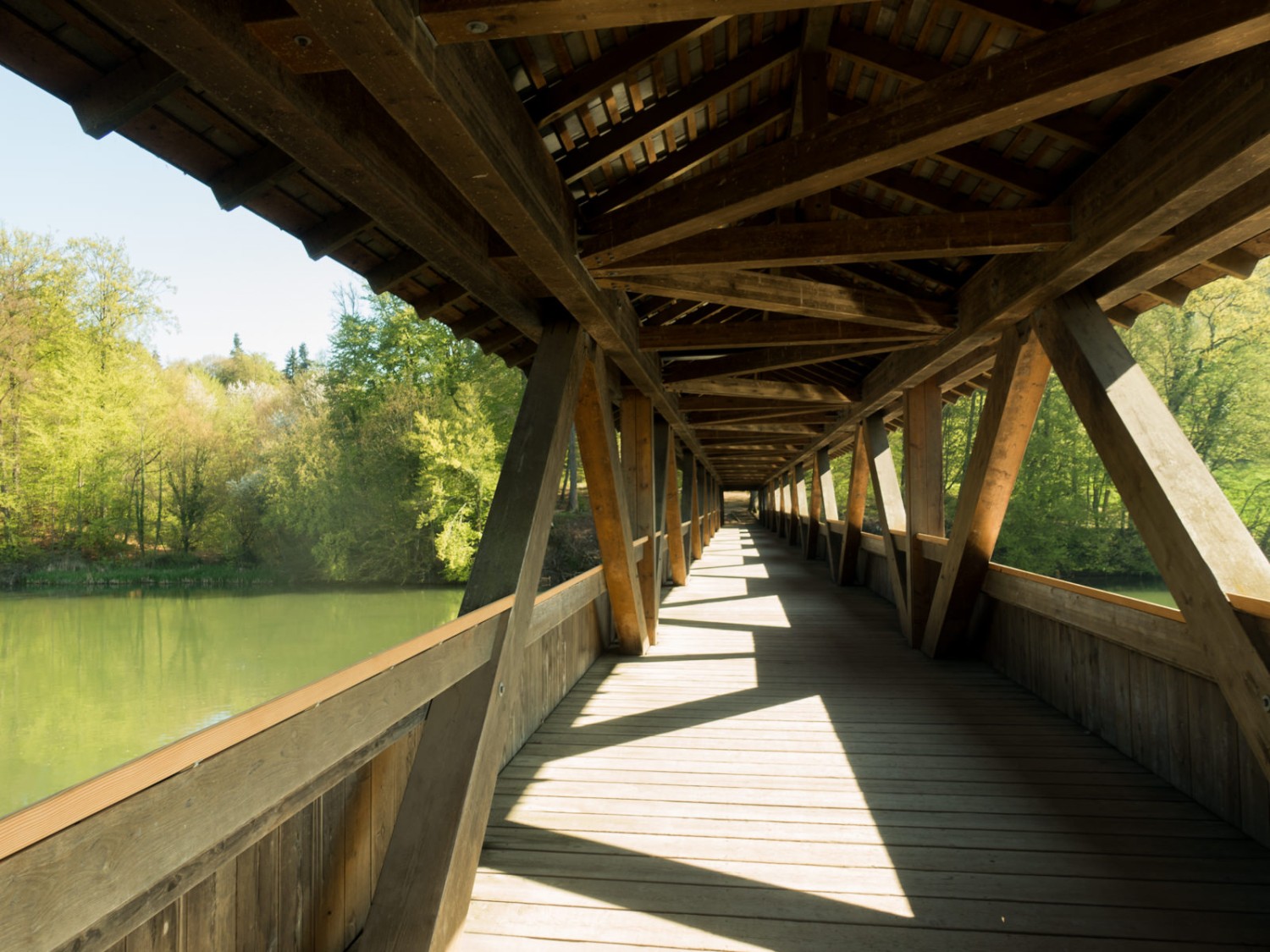 Le pont en bois près de Hermetschwil. Photo: Vera In-Albon