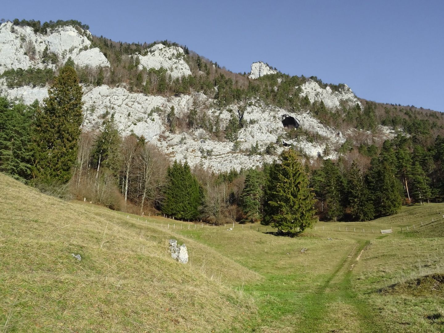 Le parcours depuis Welschenrohr passe en contrebas du Bärenloch.