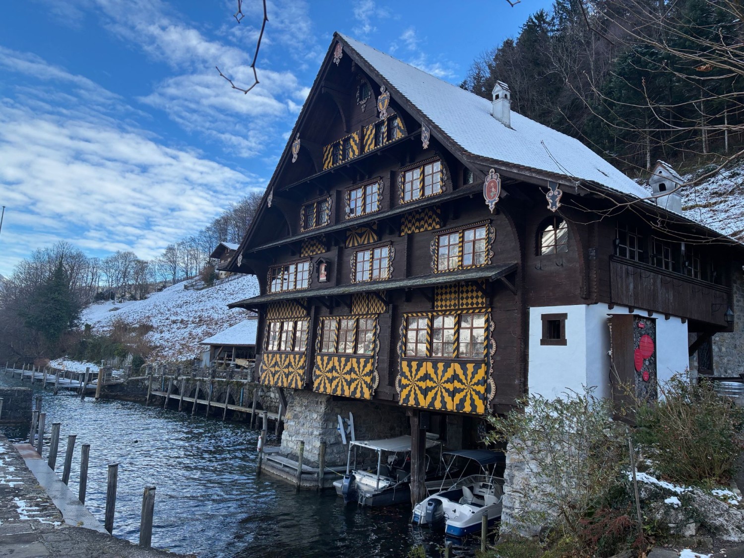 Die abwechslungsreiche Wanderung führt von Beckenried dem Vierwaldstättersee entlang über die eindrucksvolle Risleten-Schlucht nach Treib und wird mit einer gemütlichen Schifffahrt samt kleiner Samichlausüberraschung abgerundet.