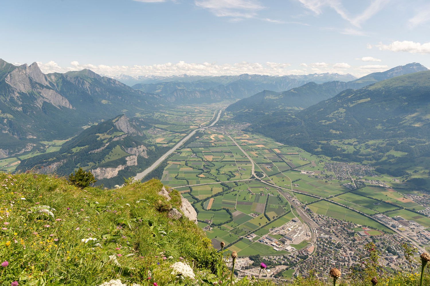Vue imposante sur la vallée du Rhin depuis le Gonzen. Photo: Raja Läubli
