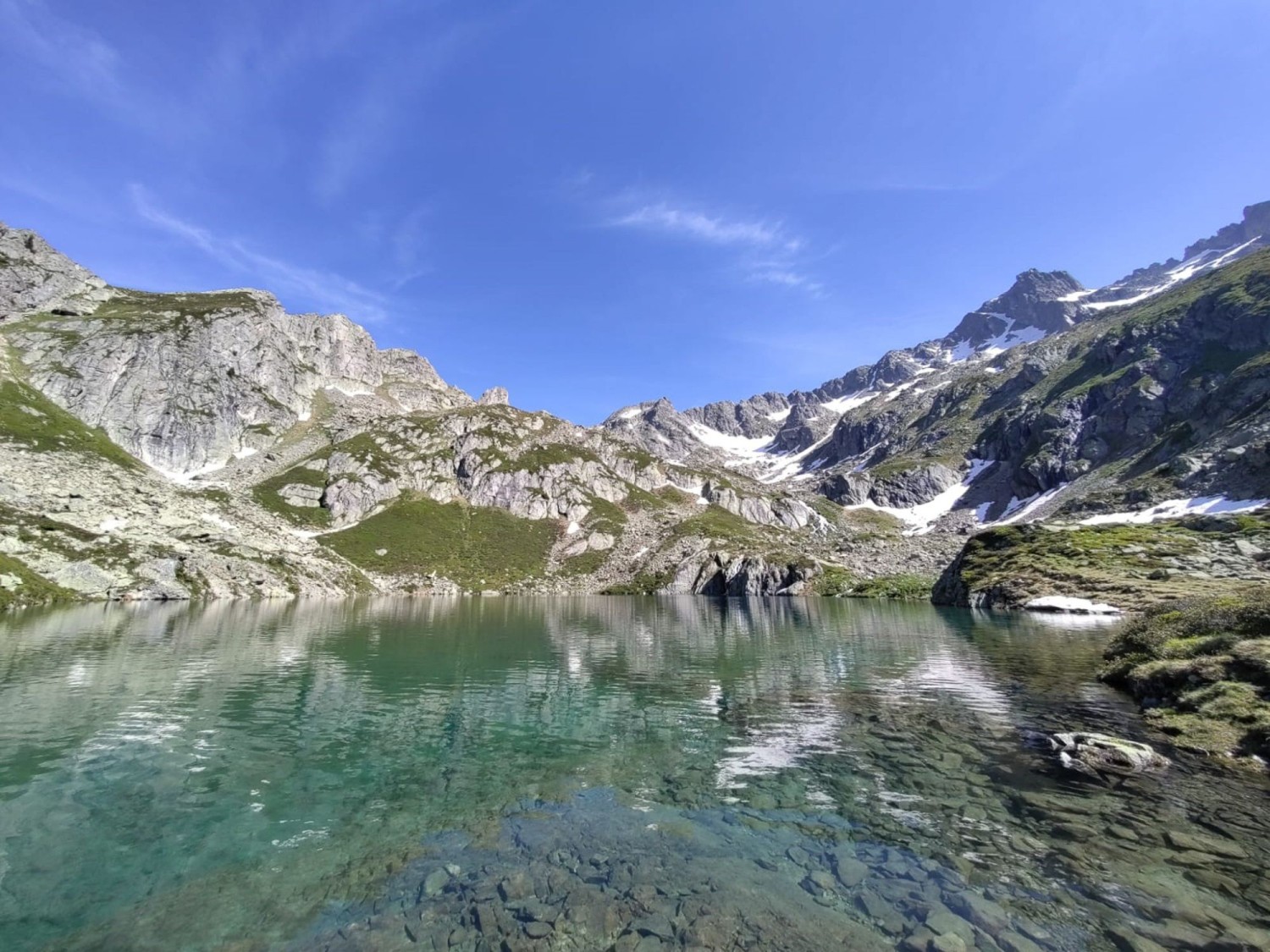 Still, eiskalt und einsam: der Wannisbortsee im Berner Oberland.