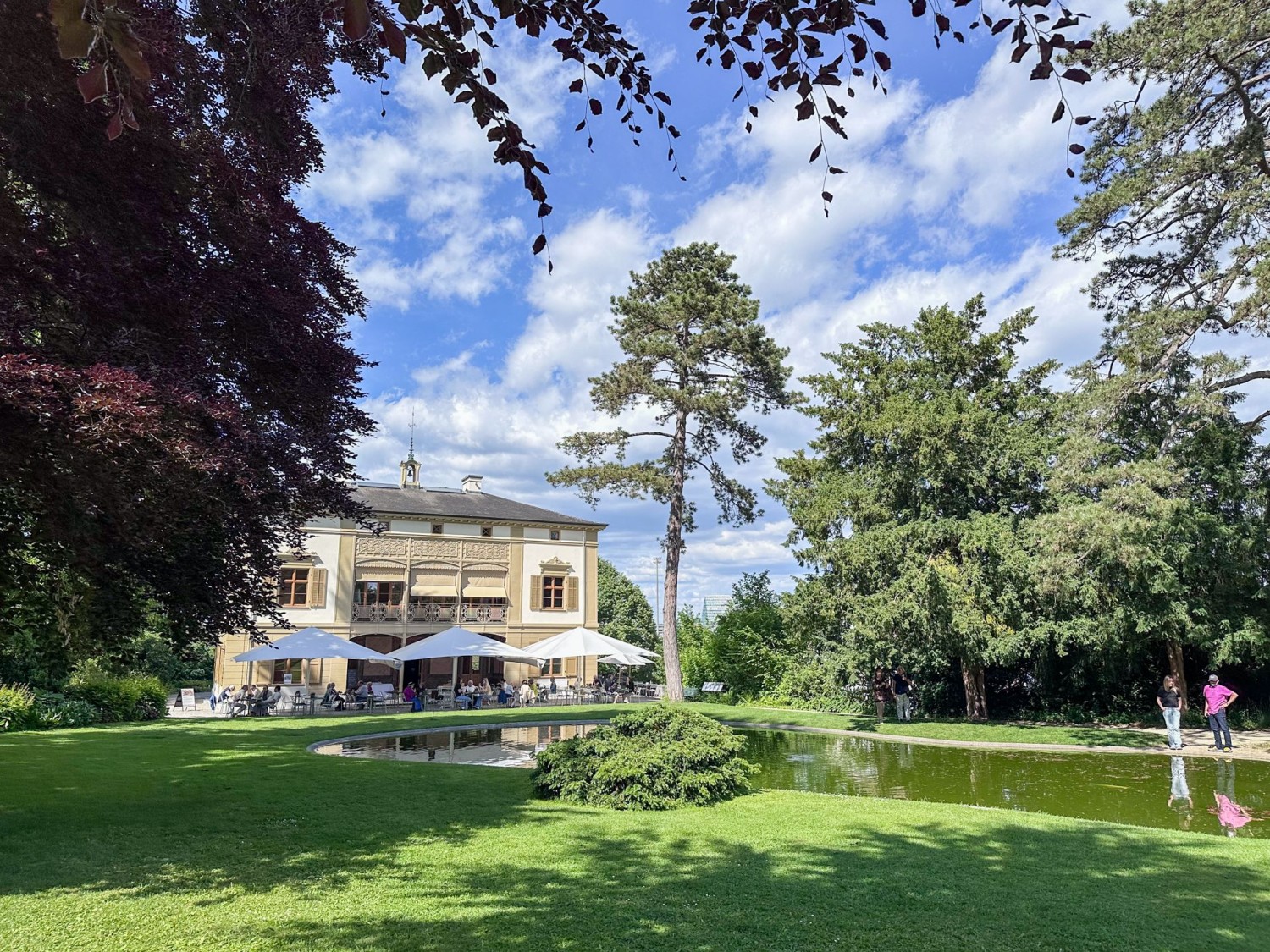 Lauschig ist es bei der Café Villa Merian.
