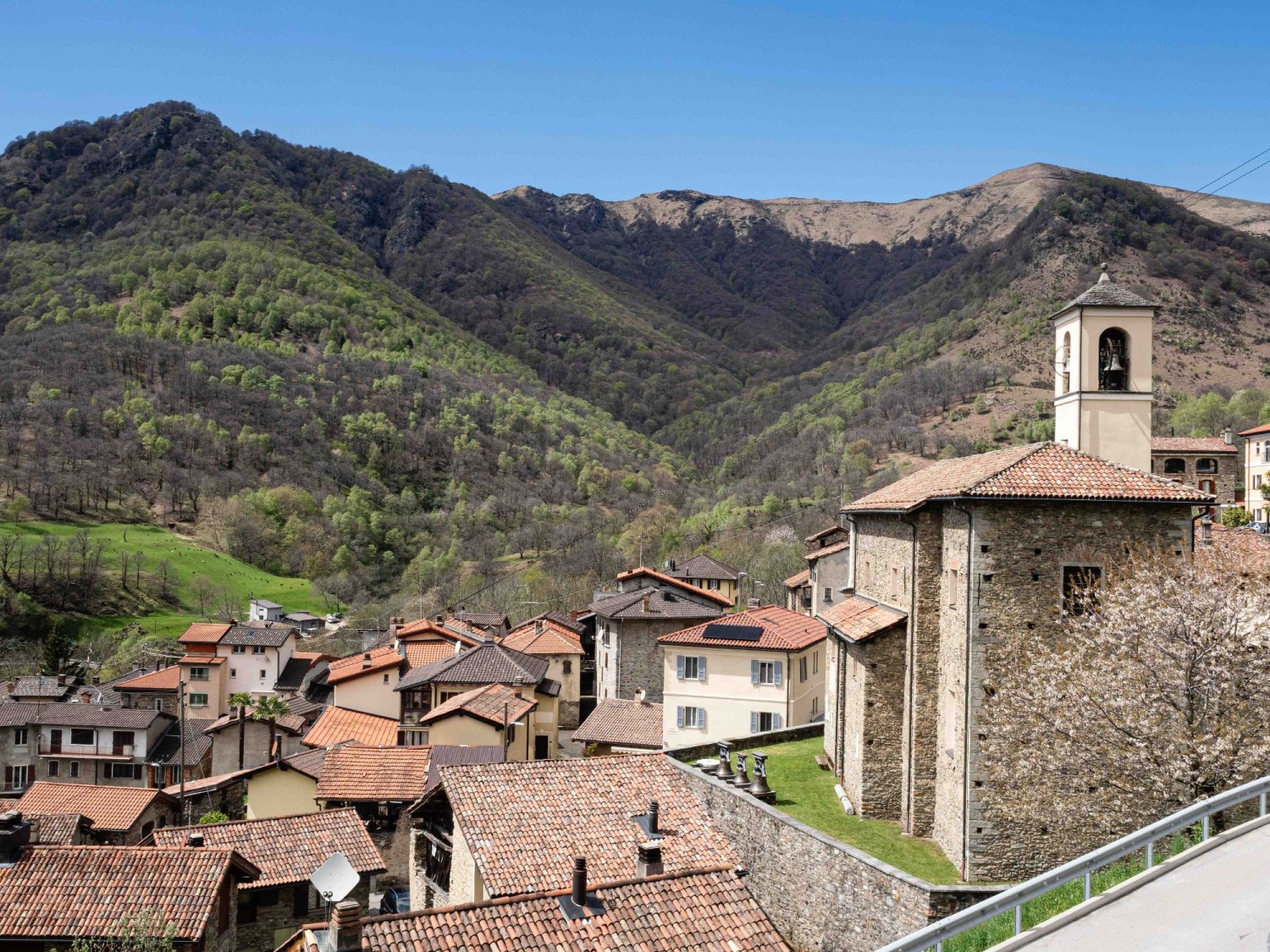 Mugena et sa remarquable église de Sant’Agata